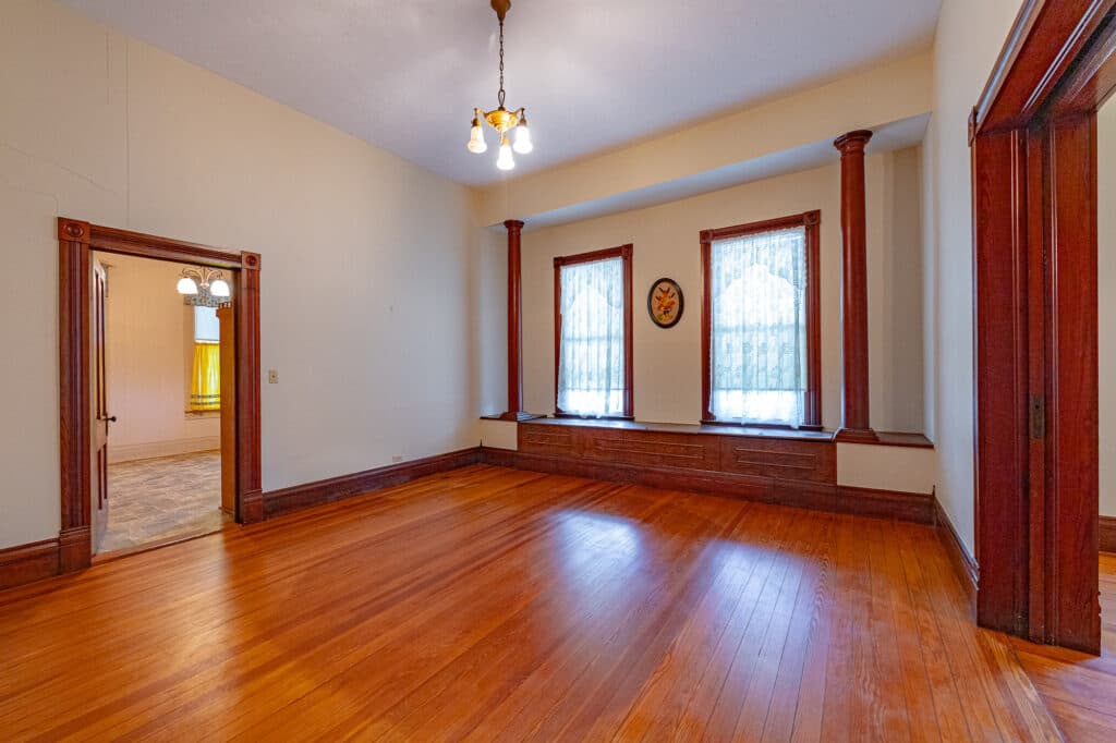 1306 N Ave G, Shiner — public listing photo 10