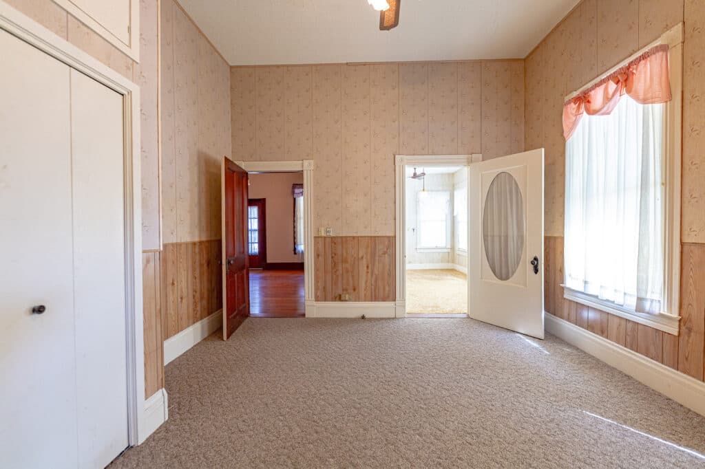 1306 N Ave G, Shiner — public listing photo 14