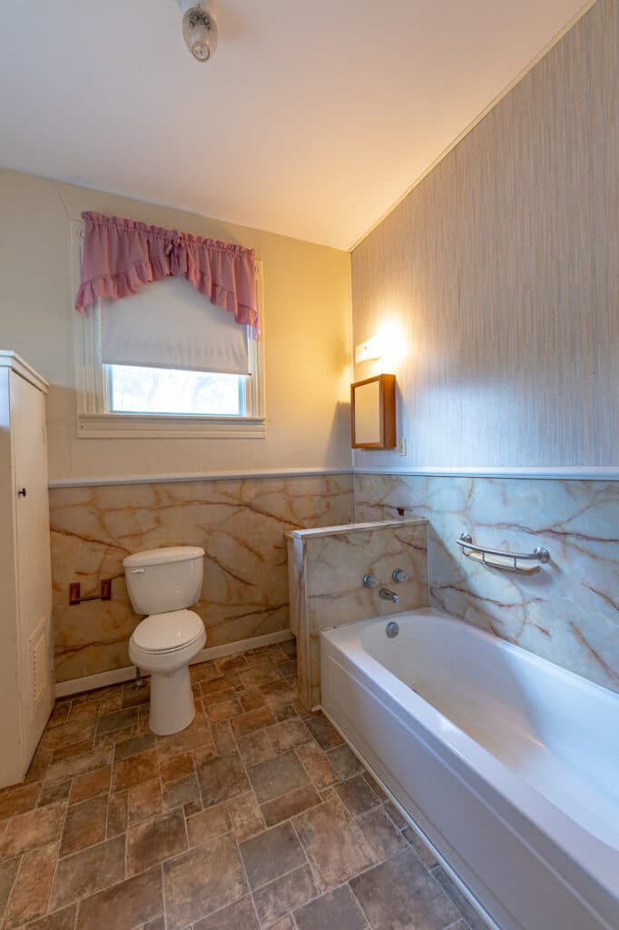 1306 N Ave G, Shiner — public listing photo 15