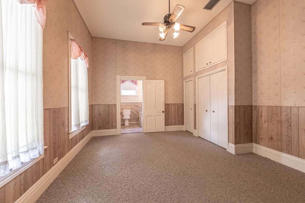 1306 N Ave G, Shiner — public listing photo 16