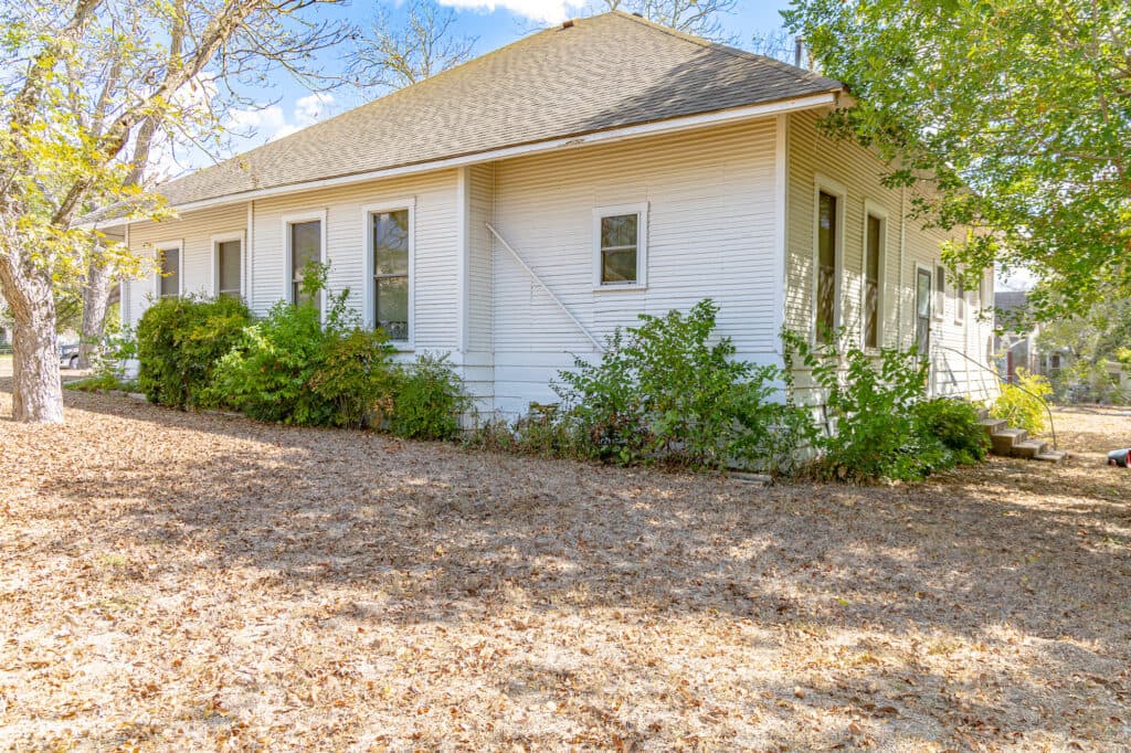 1306 N Ave G, Shiner — public listing photo 20