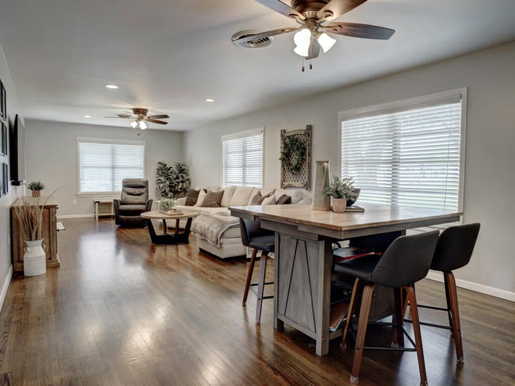 1311 N Ave F Shiner, TX 77984 — public listing photo 7
