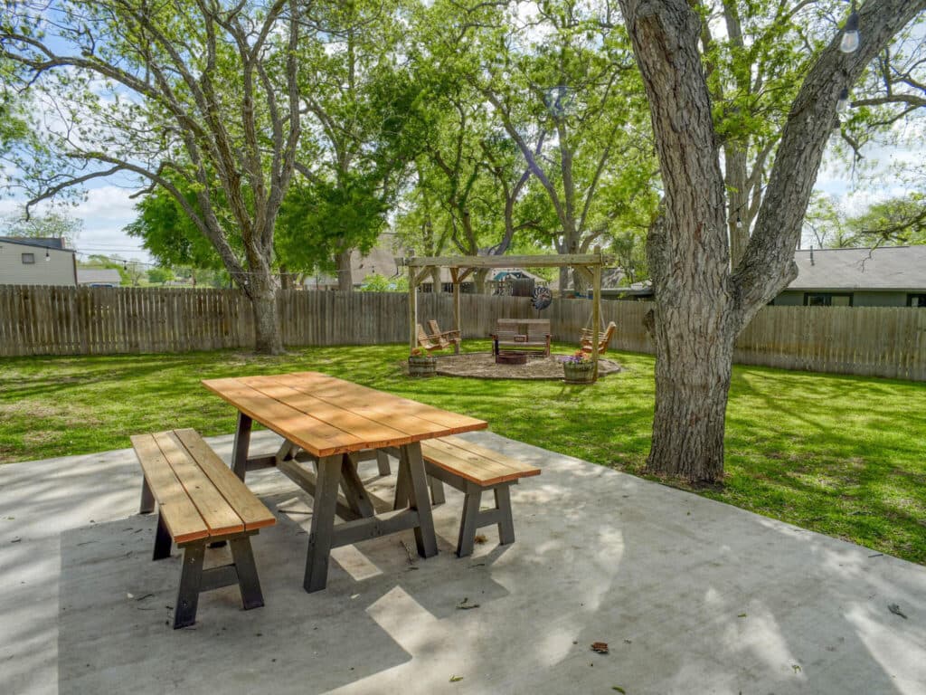 1311 N Ave F Shiner, TX 77984 — public listing photo 35