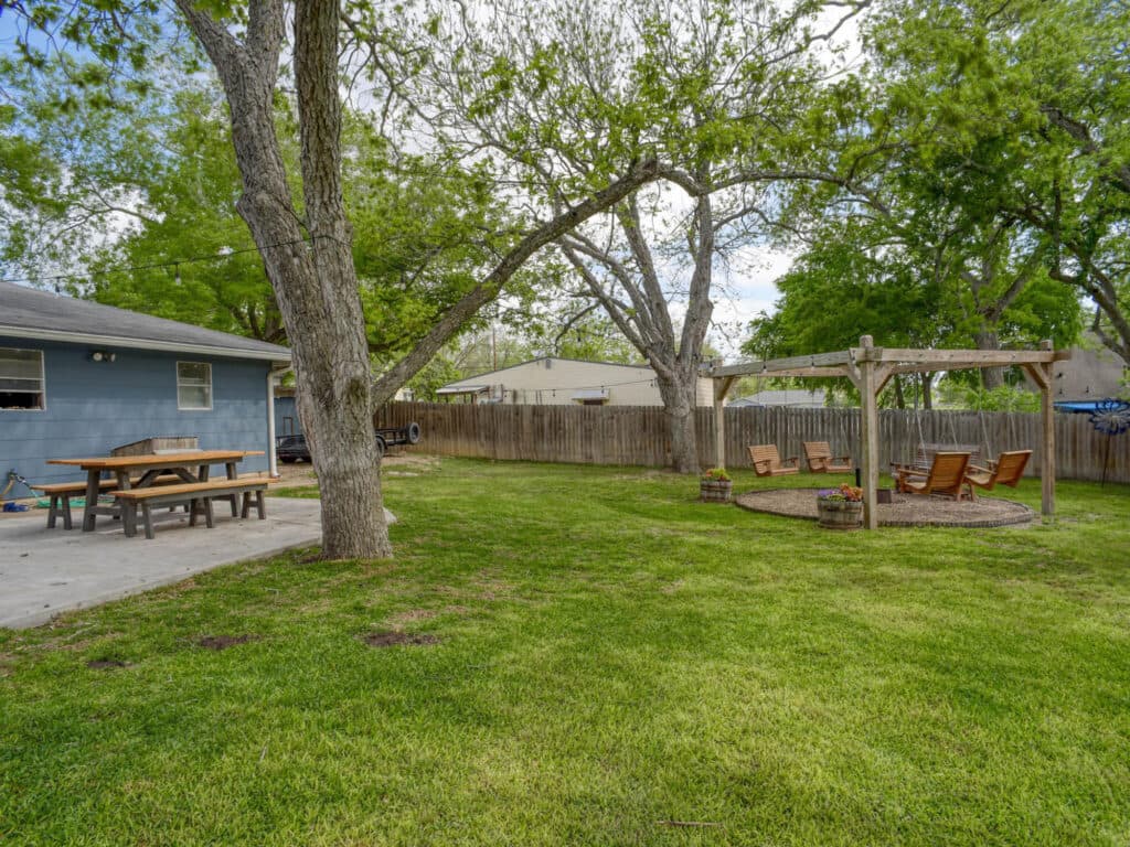 1311 N Ave F Shiner, TX 77984 — public listing photo 37