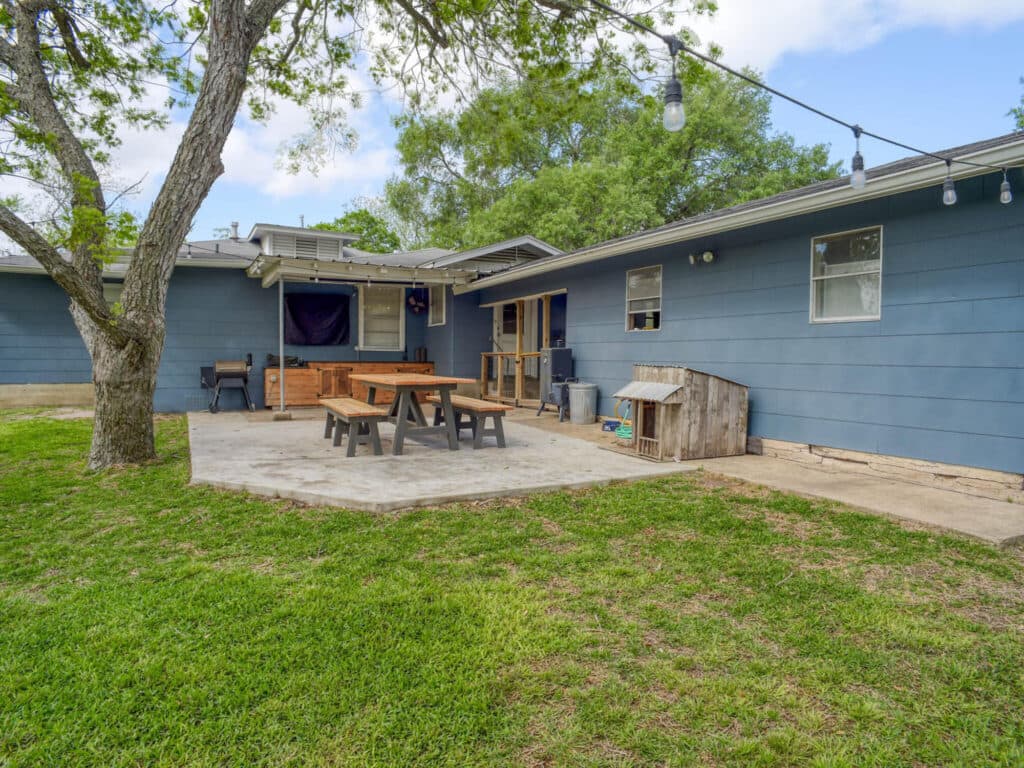 1311 N Ave F Shiner, TX 77984 — public listing photo 38