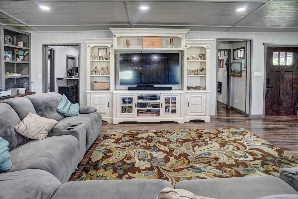 1319 County Road 339, Shiner, TX 77984 — public listing photo 2
