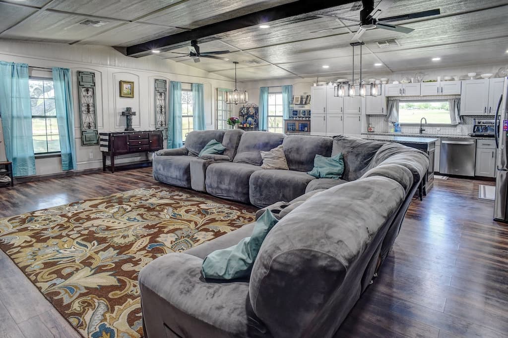 1319 County Road 339, Shiner, TX 77984 — public listing photo 3