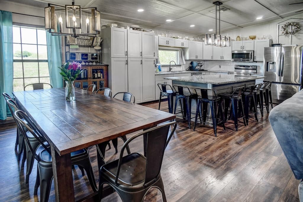 1319 County Road 339, Shiner, TX 77984 — public listing photo 4