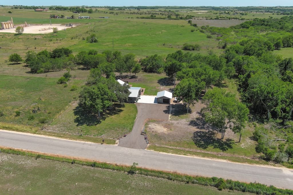 1319 County Road 339, Shiner, TX 77984 — public listing photo 5
