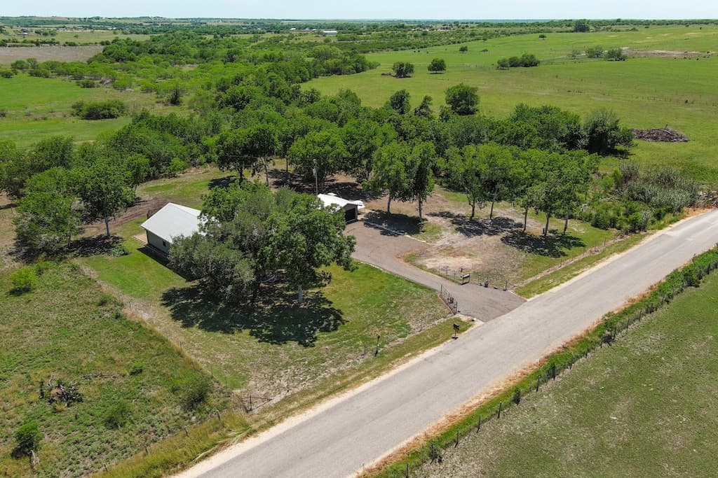 1319 County Road 339, Shiner, TX 77984 — public listing photo 8