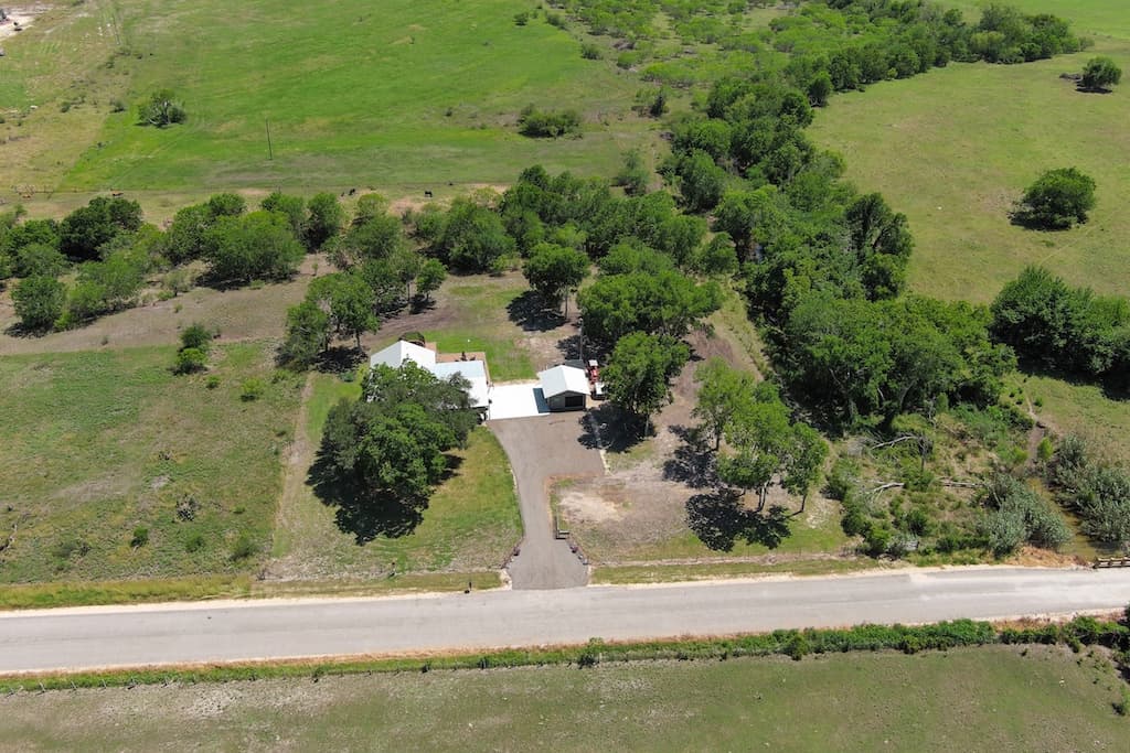 1319 County Road 339, Shiner, TX 77984 — public listing photo 10
