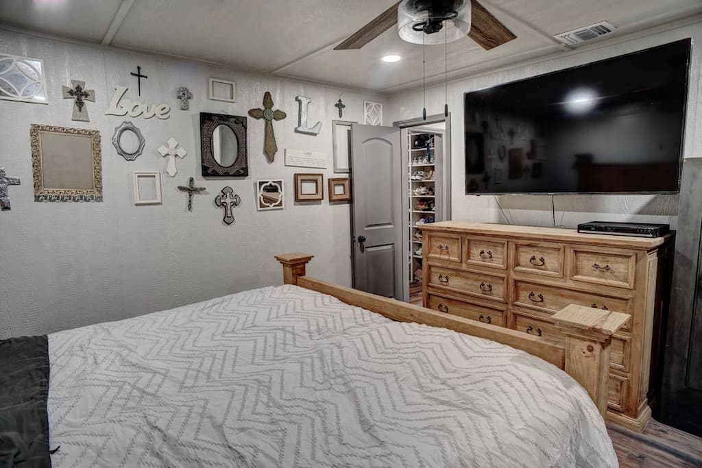 1319 County Road 339, Shiner, TX 77984 — public listing photo 14