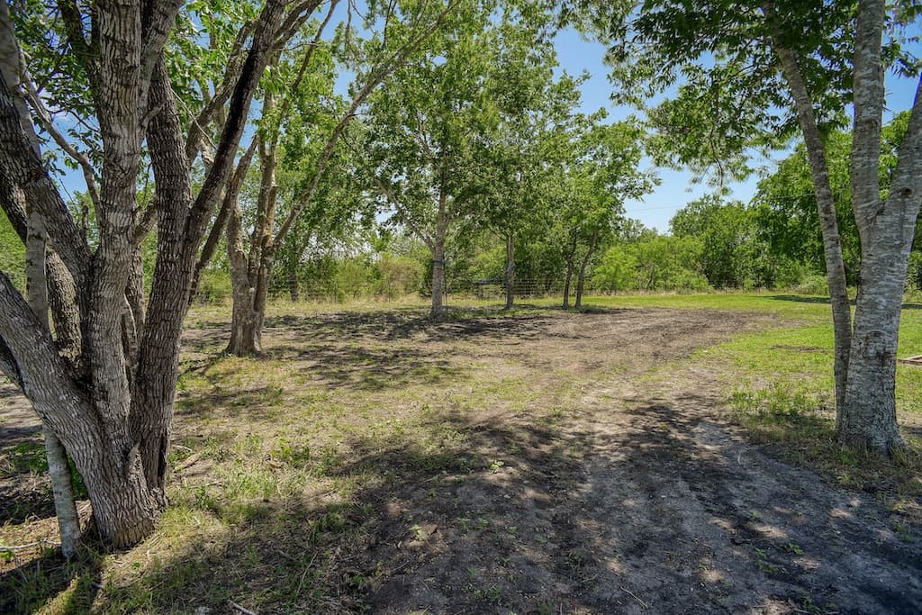 1319 County Road 339, Shiner, TX 77984 — public listing photo 30