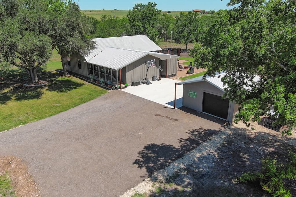 1319 County Road 339, Shiner, TX 77984 — public listing photo 31