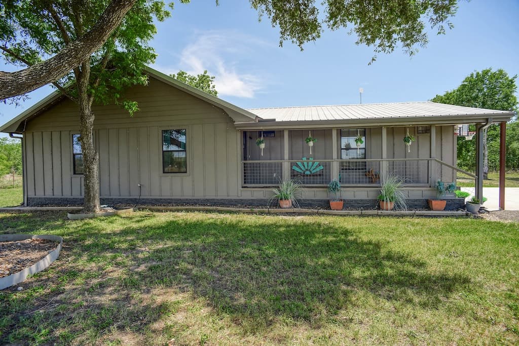 1319 County Road 339, Shiner, TX 77984 — public listing photo 32