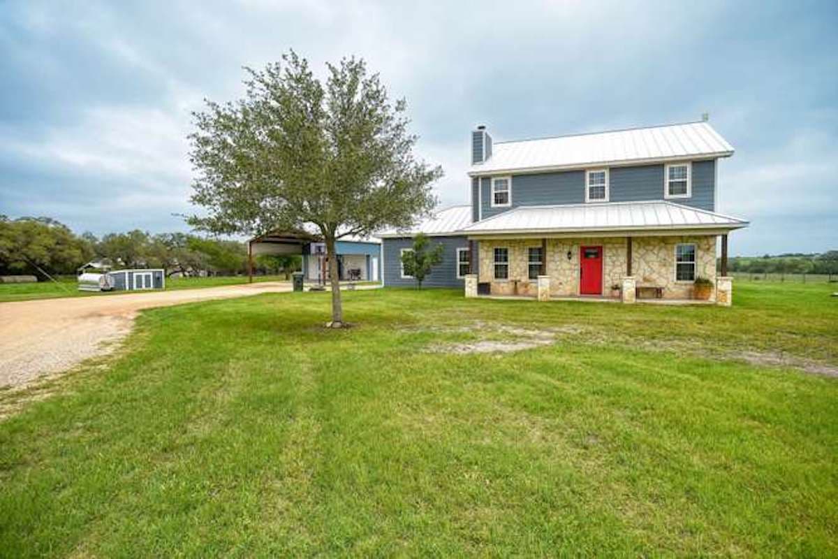 1345 E. Old Hallettsville Rd., Flatonia, TX — public listing photo 4