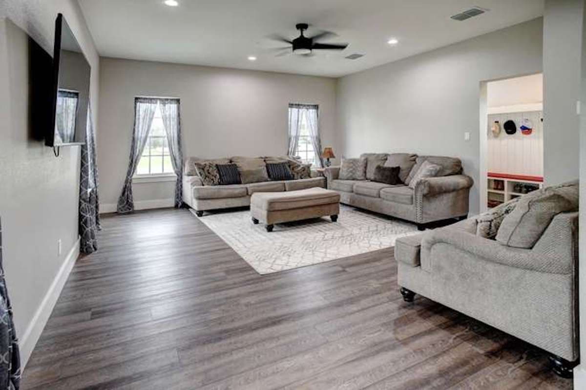 1345 E. Old Hallettsville Rd., Flatonia, TX — public listing photo 6