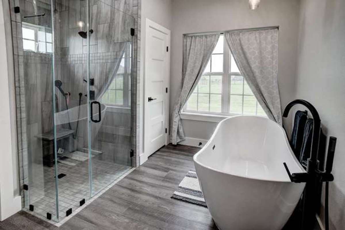 1345 E. Old Hallettsville Rd., Flatonia, TX — public listing photo 17
