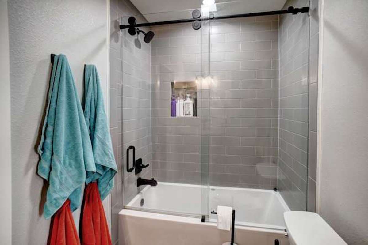 1345 E. Old Hallettsville Rd., Flatonia, TX — public listing photo 27