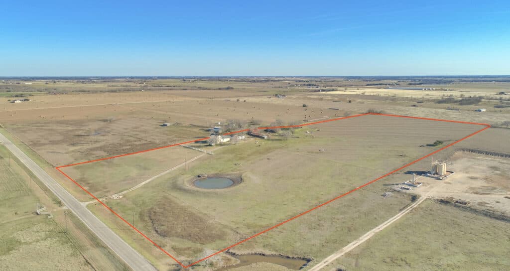 13634 FM 340, Shiner TX 77984 — public listing photo 3