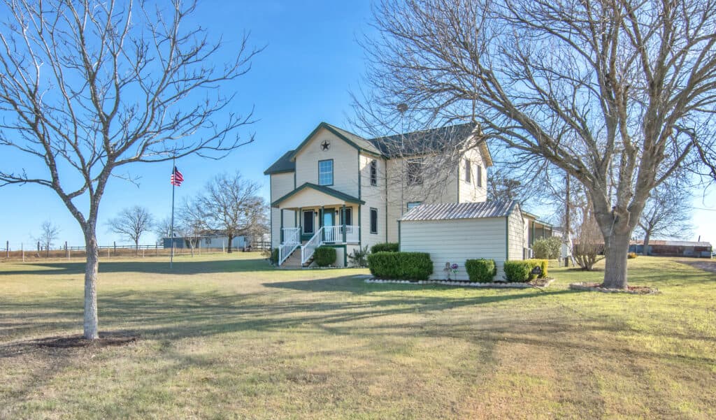 13634 FM 340, Shiner TX 77984 — public listing photo 4