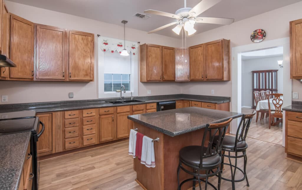 13634 FM 340, Shiner TX 77984 — public listing photo 10