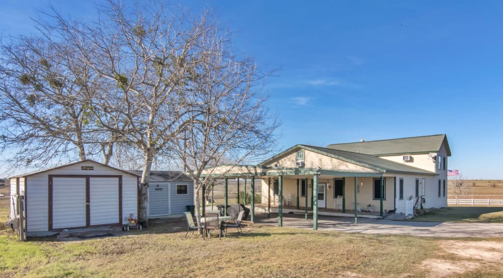 13634 FM 340, Shiner TX 77984 — public listing photo 34