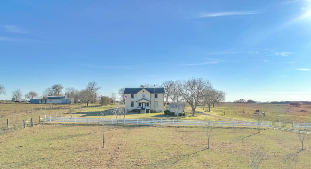13634 FM 340, Shiner TX 77984 — public listing photo 35