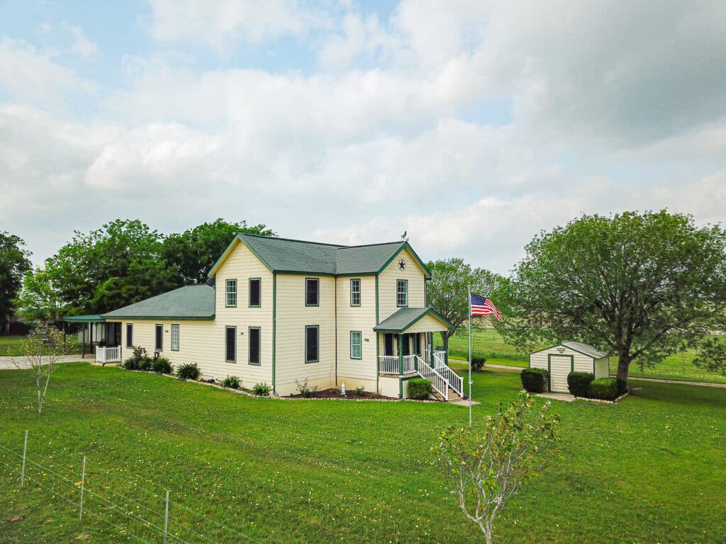 13634 FM 340, Shiner TX 77984 — public listing photo 36