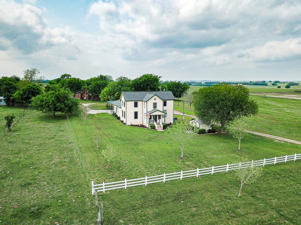 13634 FM 340, Shiner TX 77984 — public listing photo 37