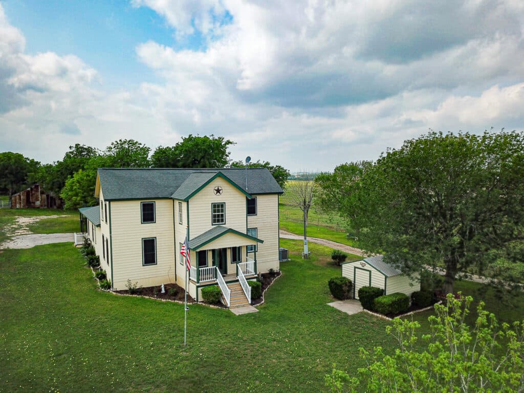 13634 FM 340, Shiner TX 77984 — public listing photo 40