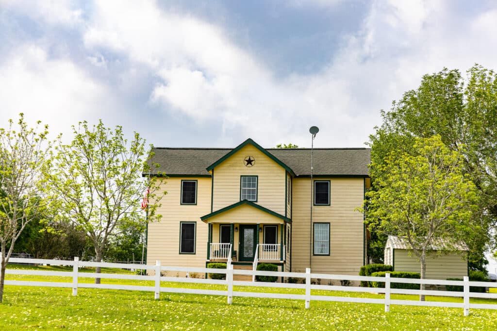13634 FM 340, Shiner TX 77984 — public listing photo 41
