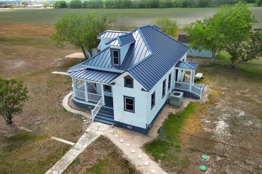1370 County Road 353, Shiner — public listing photo 5