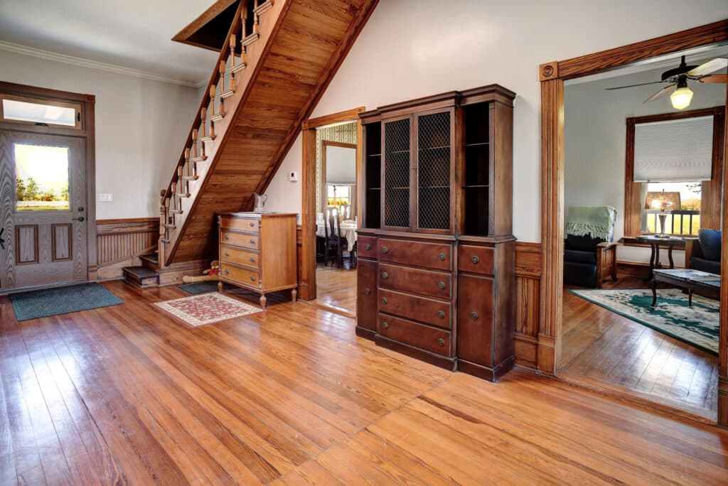 1370 County Road 353, Shiner — public listing photo 9