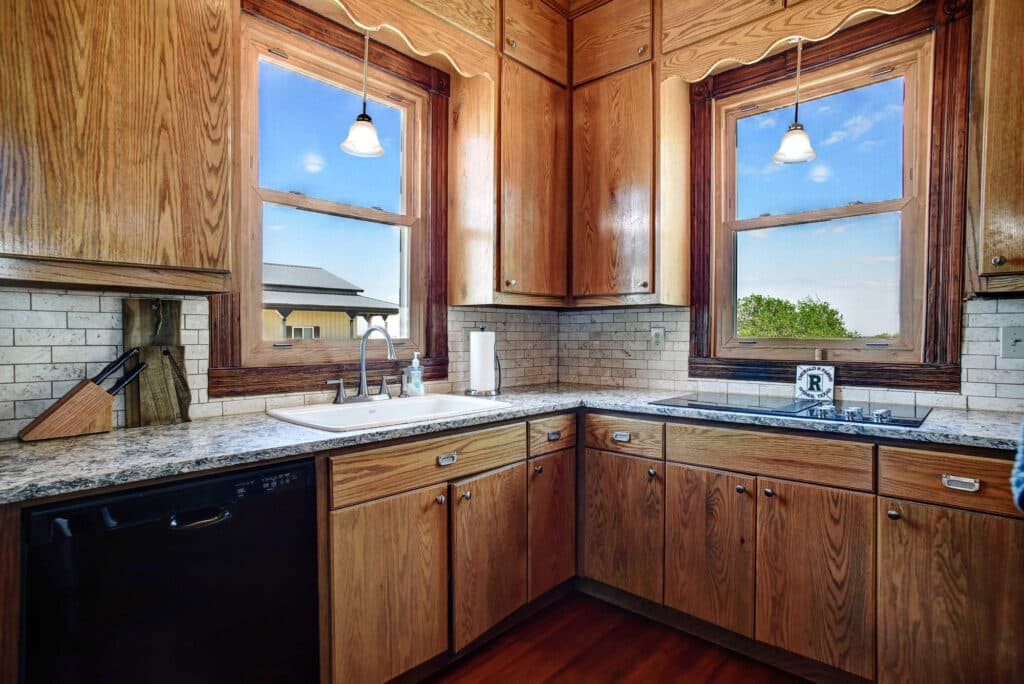1370 County Road 353, Shiner — public listing photo 15