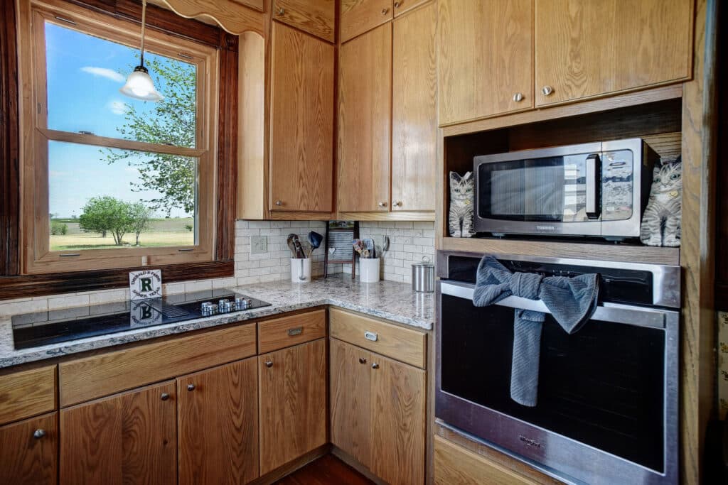 1370 County Road 353, Shiner — public listing photo 16