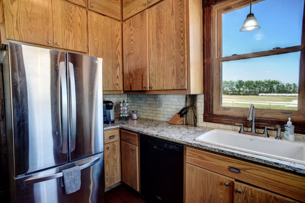 1370 County Road 353, Shiner — public listing photo 17