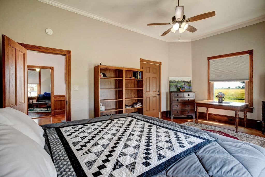1370 County Road 353, Shiner — public listing photo 21