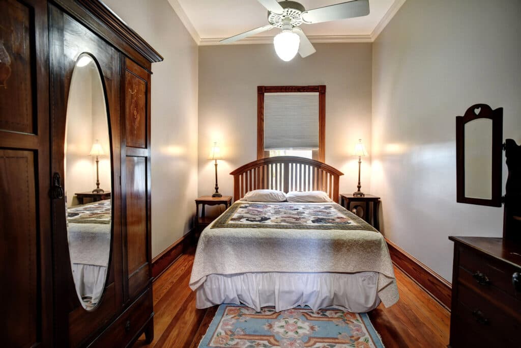 1370 County Road 353, Shiner — public listing photo 22