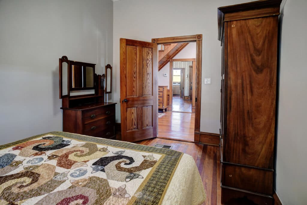 1370 County Road 353, Shiner — public listing photo 23