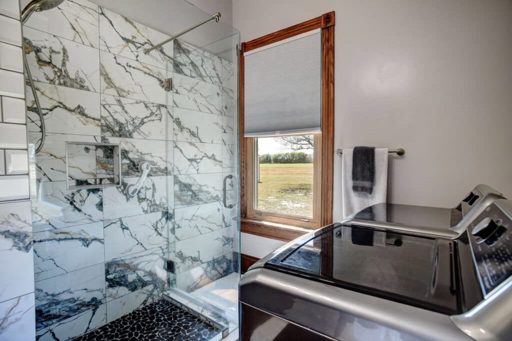 1370 County Road 353, Shiner — public listing photo 25