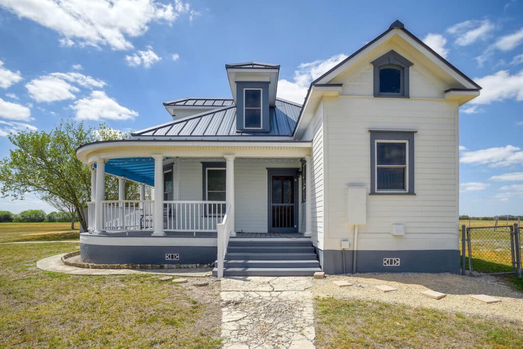 1370 County Road 353, Shiner — public listing photo 34