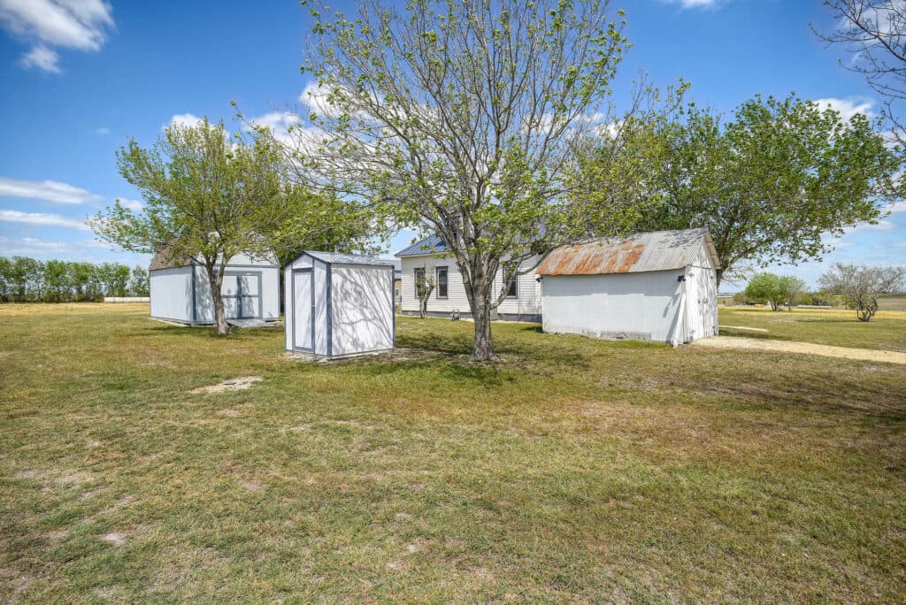 1370 County Road 353, Shiner — public listing photo 35