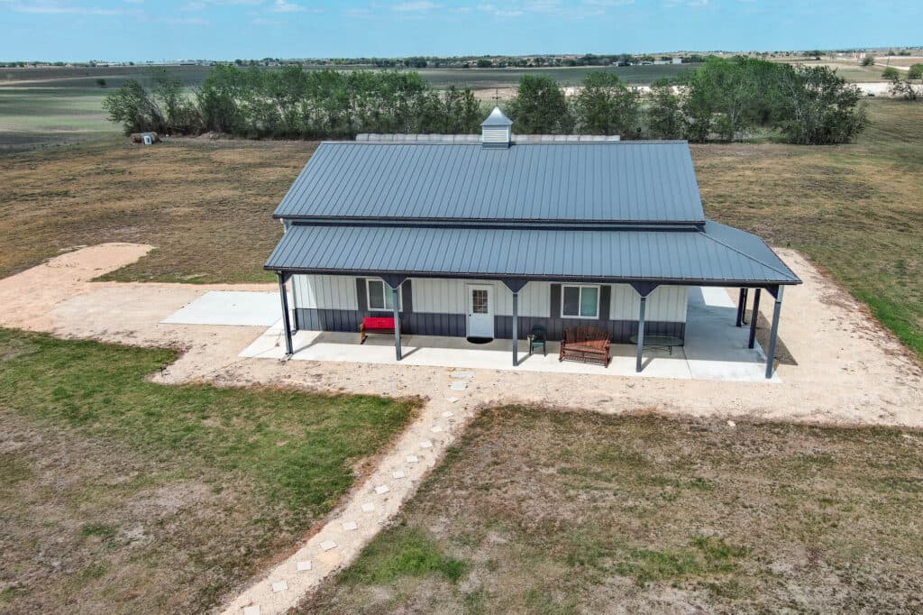 1370 County Road 353, Shiner — public listing photo 36