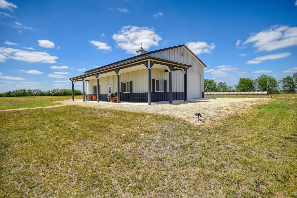 1370 County Road 353, Shiner — public listing photo 38
