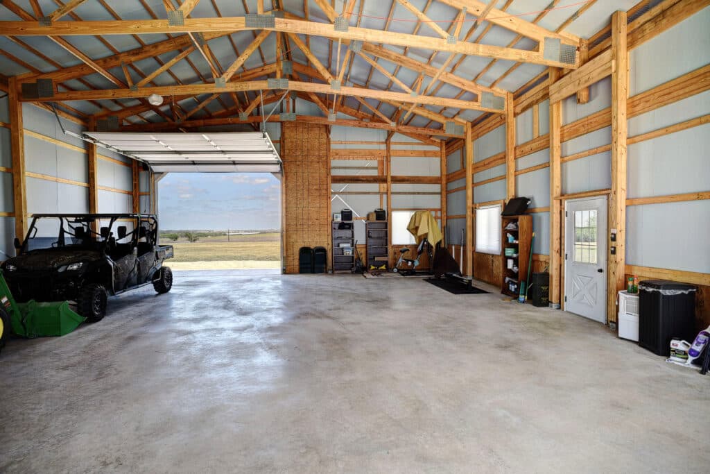 1370 County Road 353, Shiner — public listing photo 40