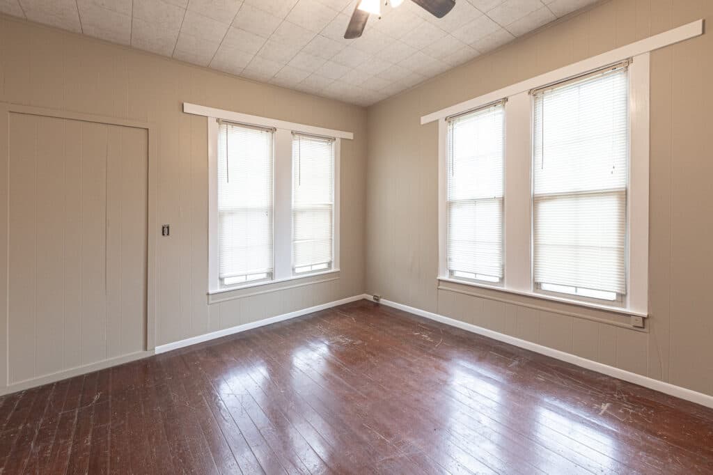 1404 N Ave B, Shiner — public listing photo 7