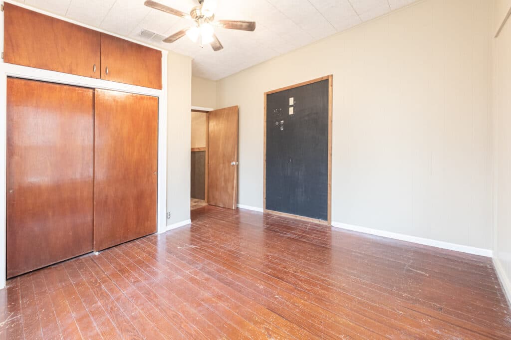 1404 N Ave B, Shiner — public listing photo 8