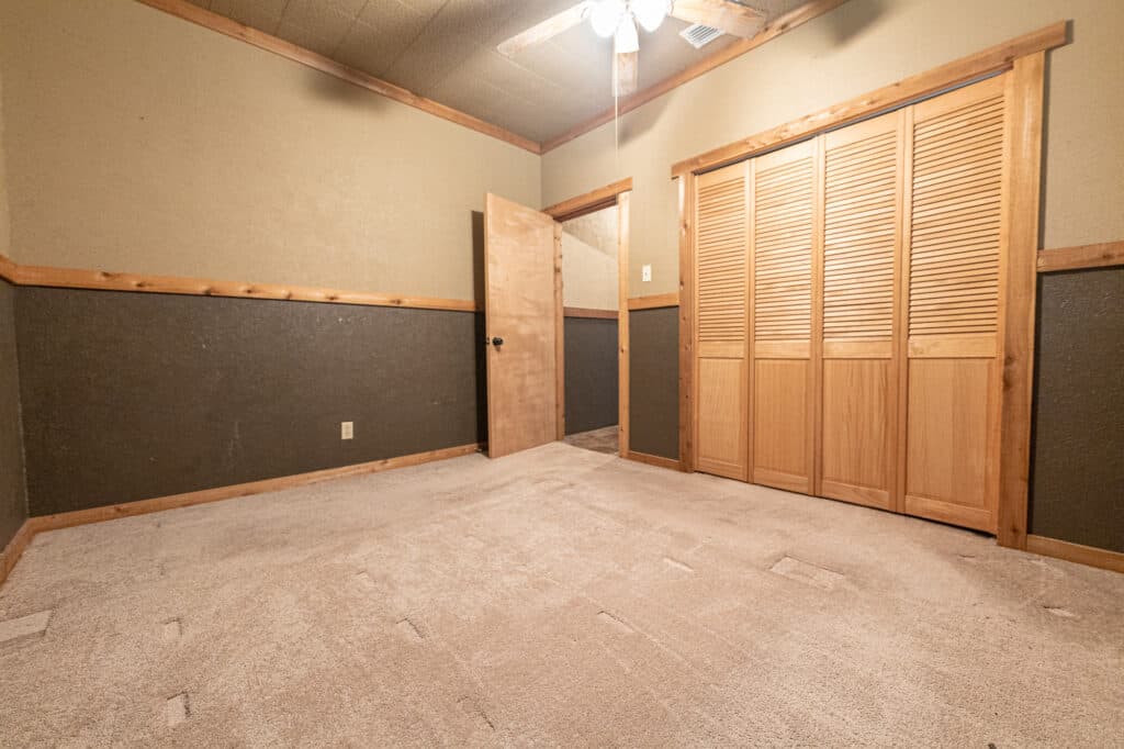 1404 N Ave B, Shiner — public listing photo 11