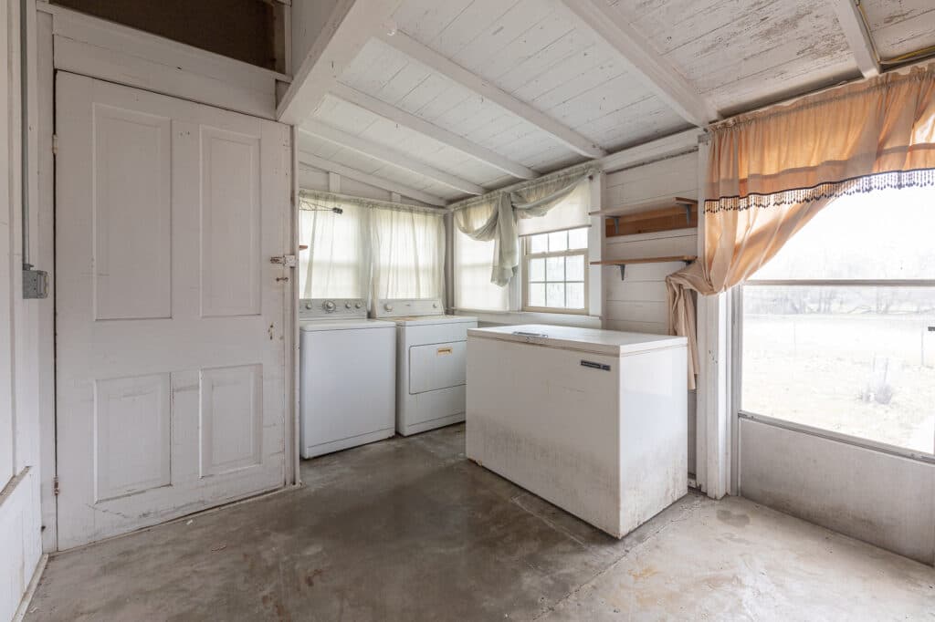 1404 N Ave B, Shiner — public listing photo 12